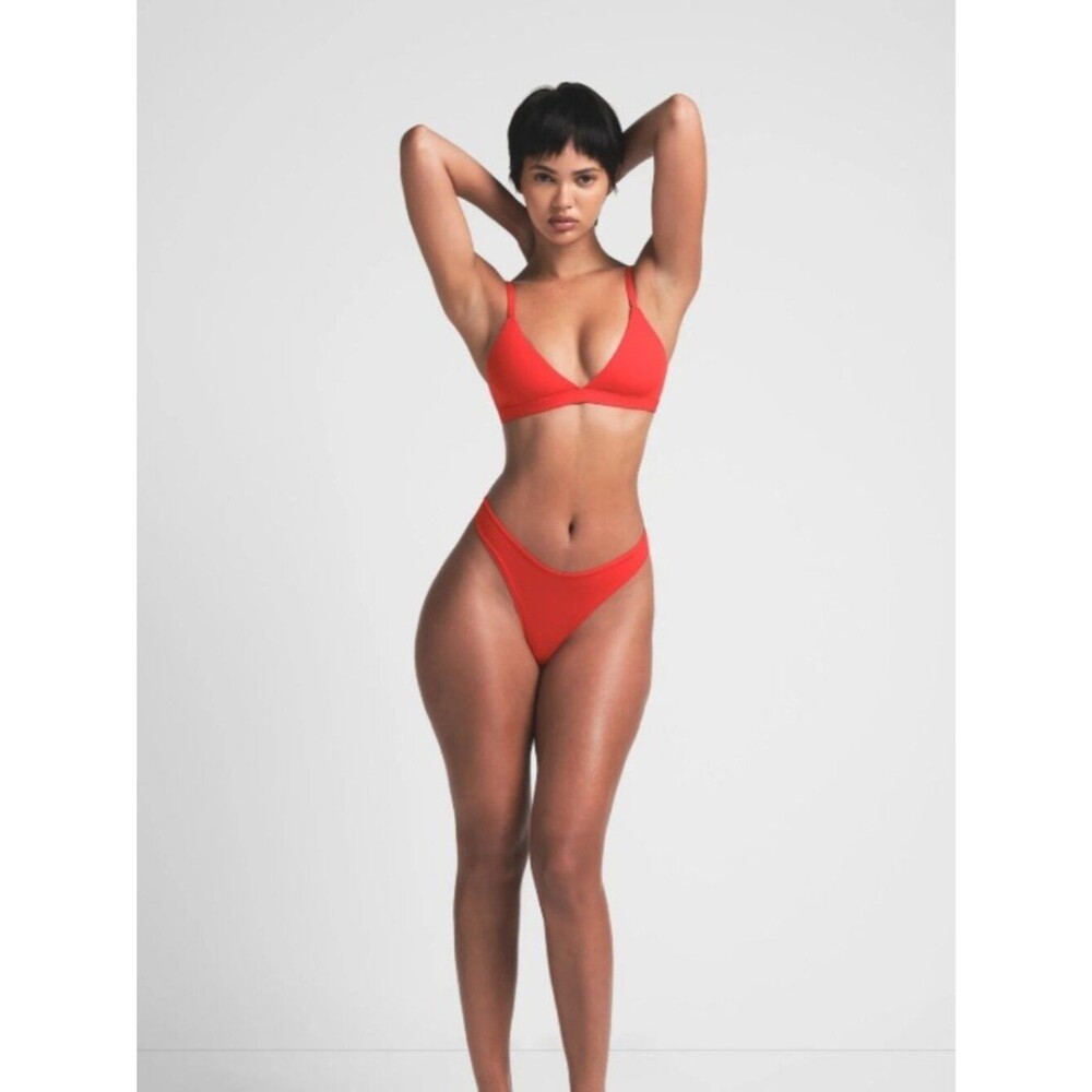 NEW SKIMS Fits Everybody Dipped Front Thong in Cherry Red XS NWOT